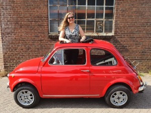 Minou Woestenenk en haar Fiat