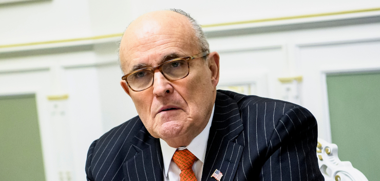 Trumps advocaat Rudy Giuliani gedagvaard in onderzoek bestorming Capitool